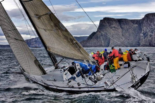 QUEST sails off Tasman Island , Photo:  ROLEX/Carlo Borlenghi 