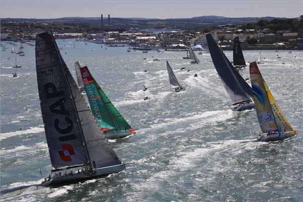 IRC CK and VO70 start off Cowes - Photo by: Rolex / Carlo Borlenghi