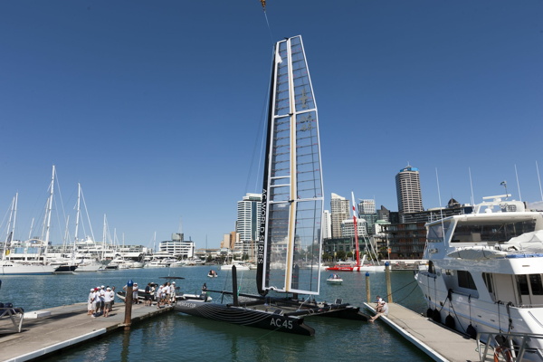 16/01/2011 - Auckland (NZL) - 34th America's Cup - AC45 finalization - Author: Gilles Martin-Raget