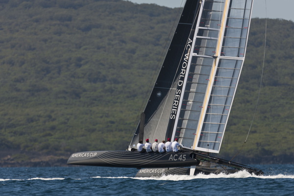 16/01/2011 - Auckland (NZL) - 34th America's Cup - AC45 1st sail -  Author: Gilles Martin-Raget