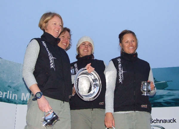 IBMR 2008 - Damen-Siegerin: L. Meldgaard (links) und Crew, Photocopyright: SailngAnarchy.de