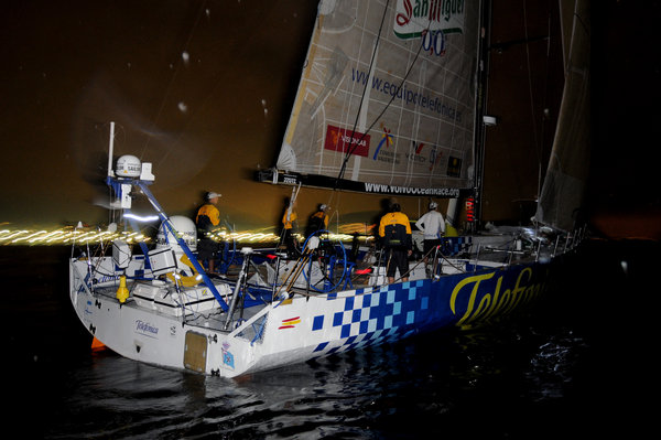 Telefonica Blue, skippered by Bouwe Bekking (NED) finish fifth into Rio de Janeiro on leg 5 of the Volvo Ocean Race, crossing the line at 03:55:00 GMT 29/03/09 - Photocredit: Dave Kneale/Volvo Ocean Race