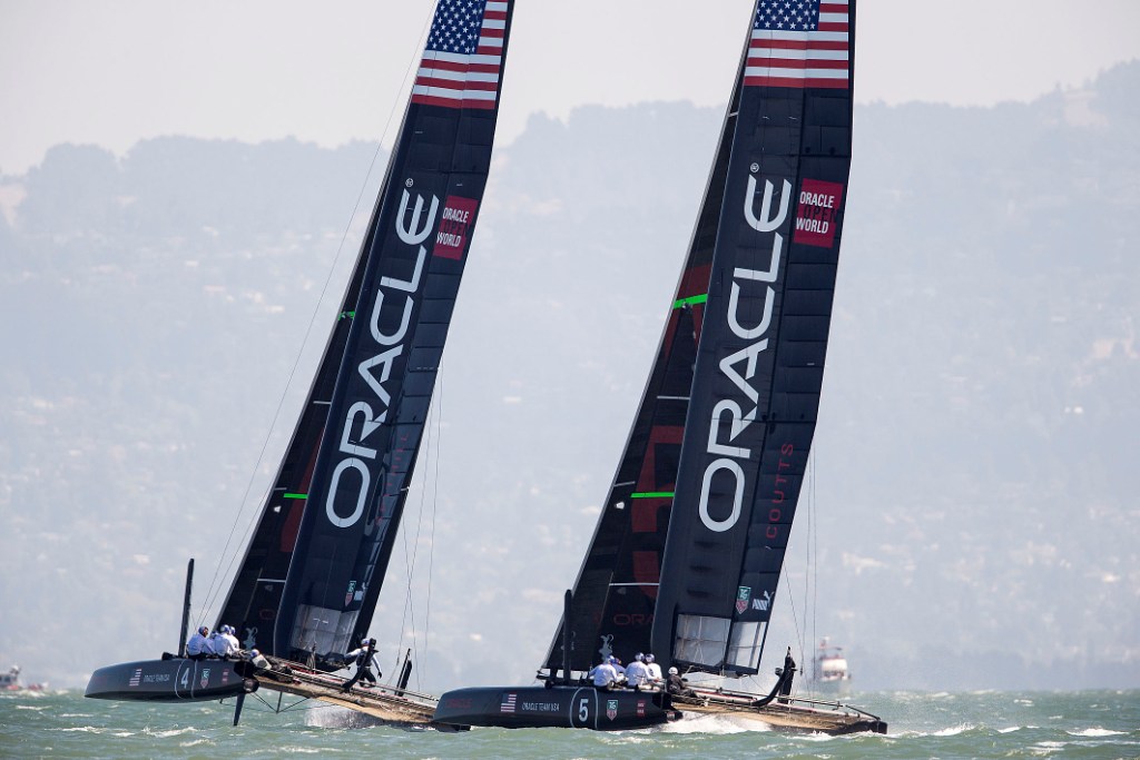 <br /><br />
Beide Boote von Oracle Team USA faul? Da gehen die Meinungen auseinander. Foto: Guilain Grenier